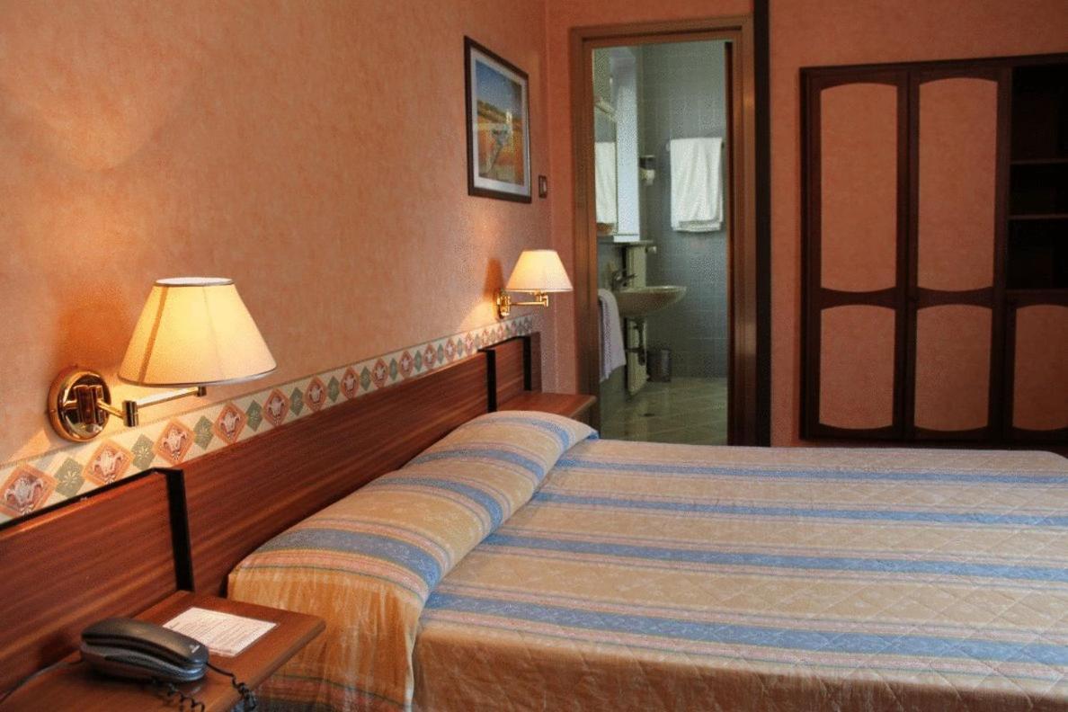 Hotel Milano Триест Номер фото